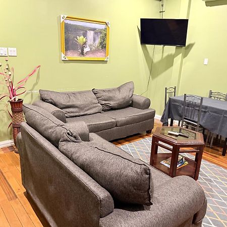 Hollywood Guesthouse 乔治敦 外观 照片