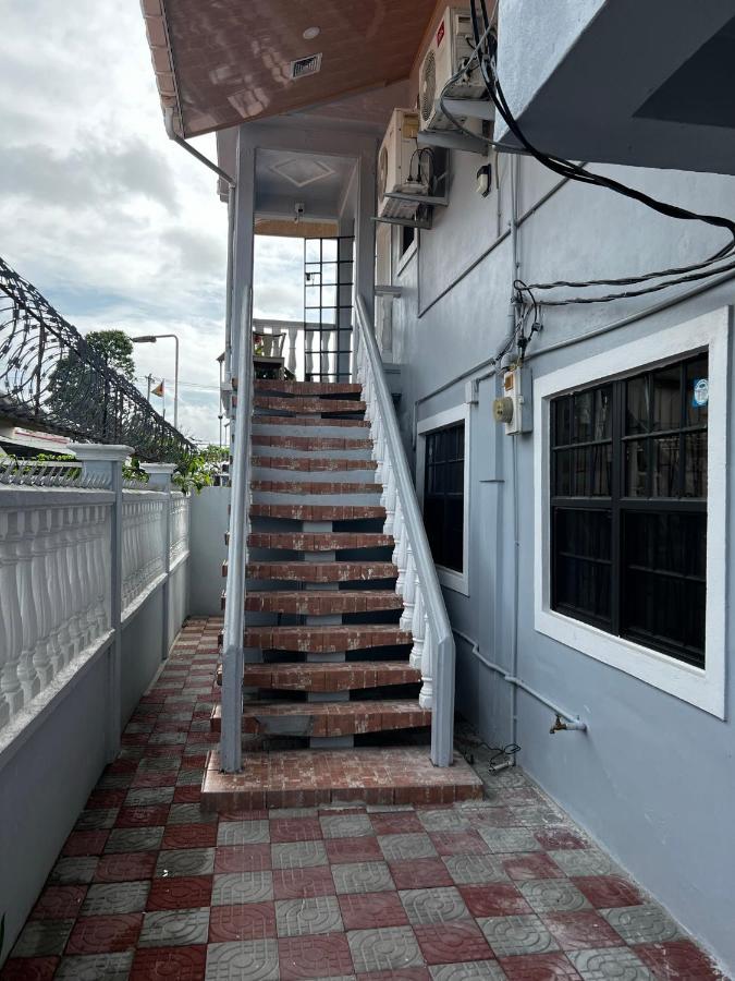 Hollywood Guesthouse 乔治敦 外观 照片