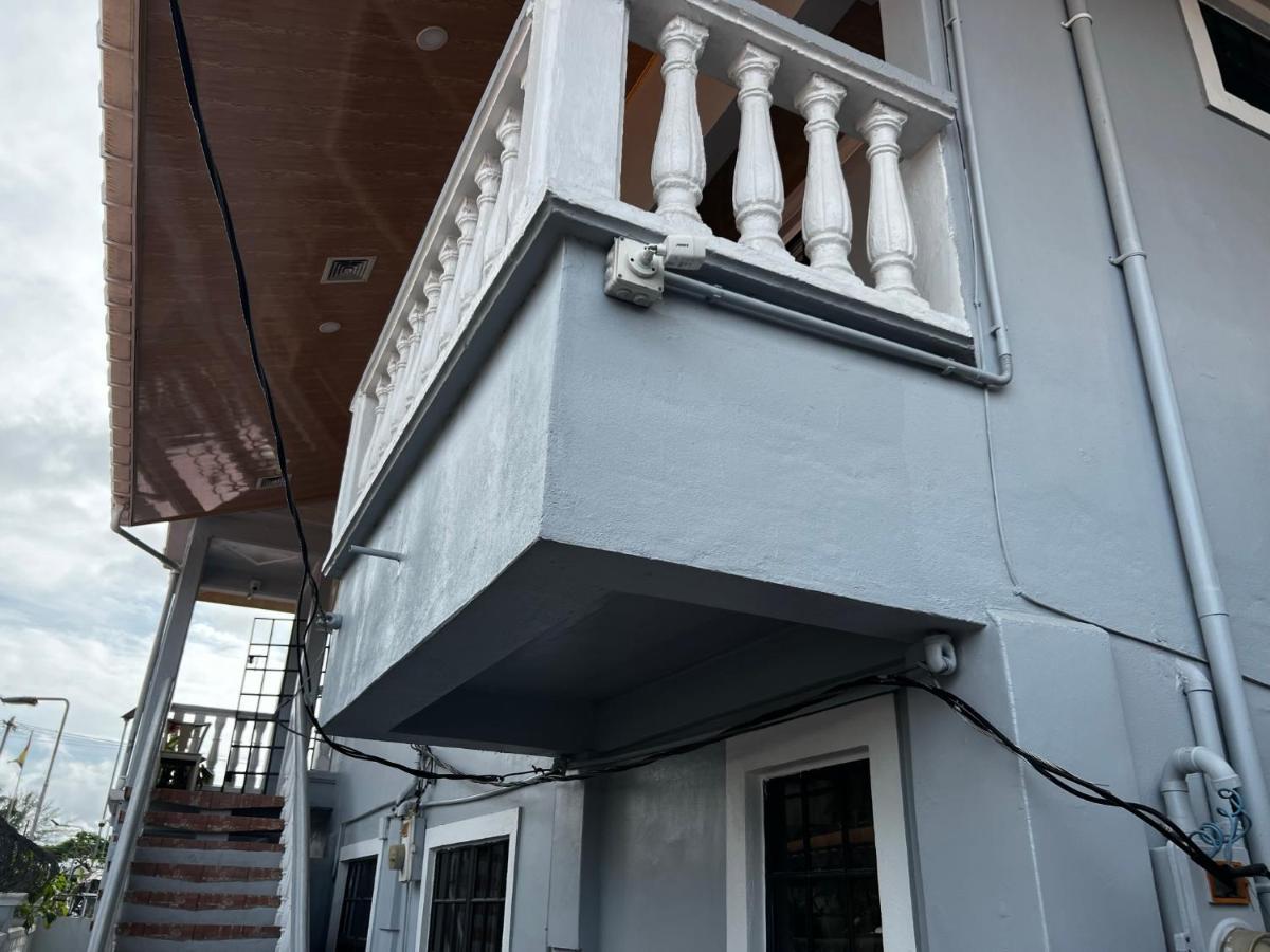 Hollywood Guesthouse 乔治敦 外观 照片