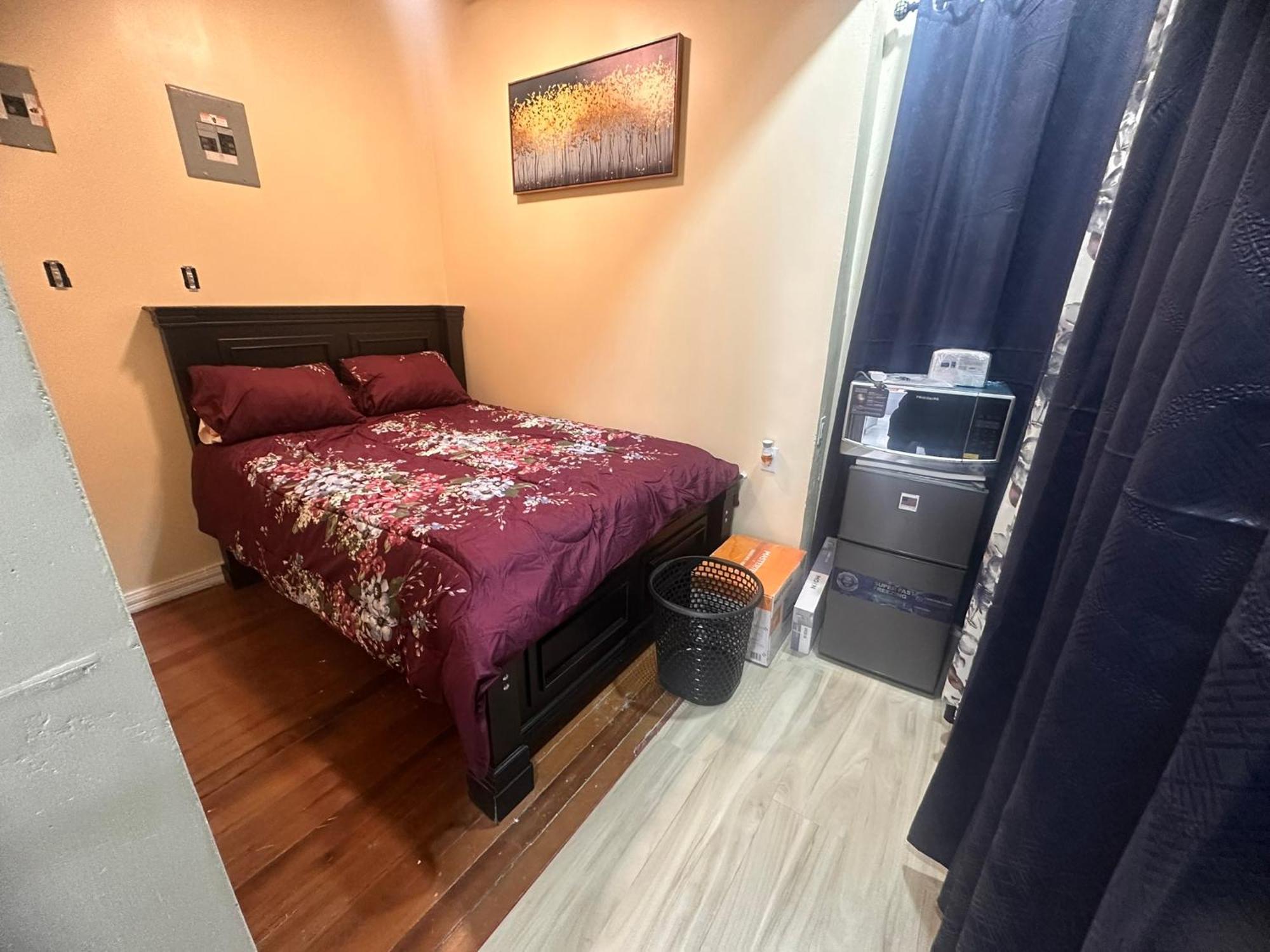 Hollywood Guesthouse 乔治敦 外观 照片