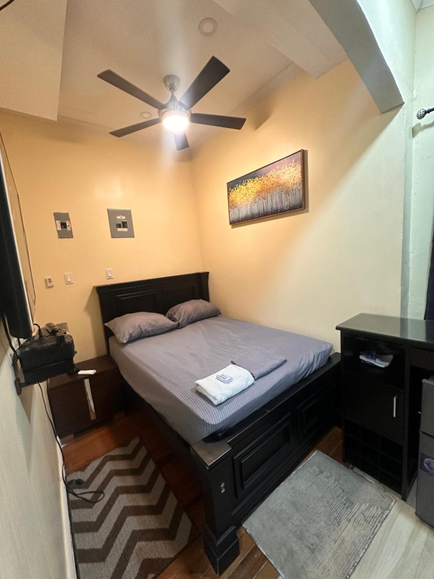 Hollywood Guesthouse 乔治敦 外观 照片