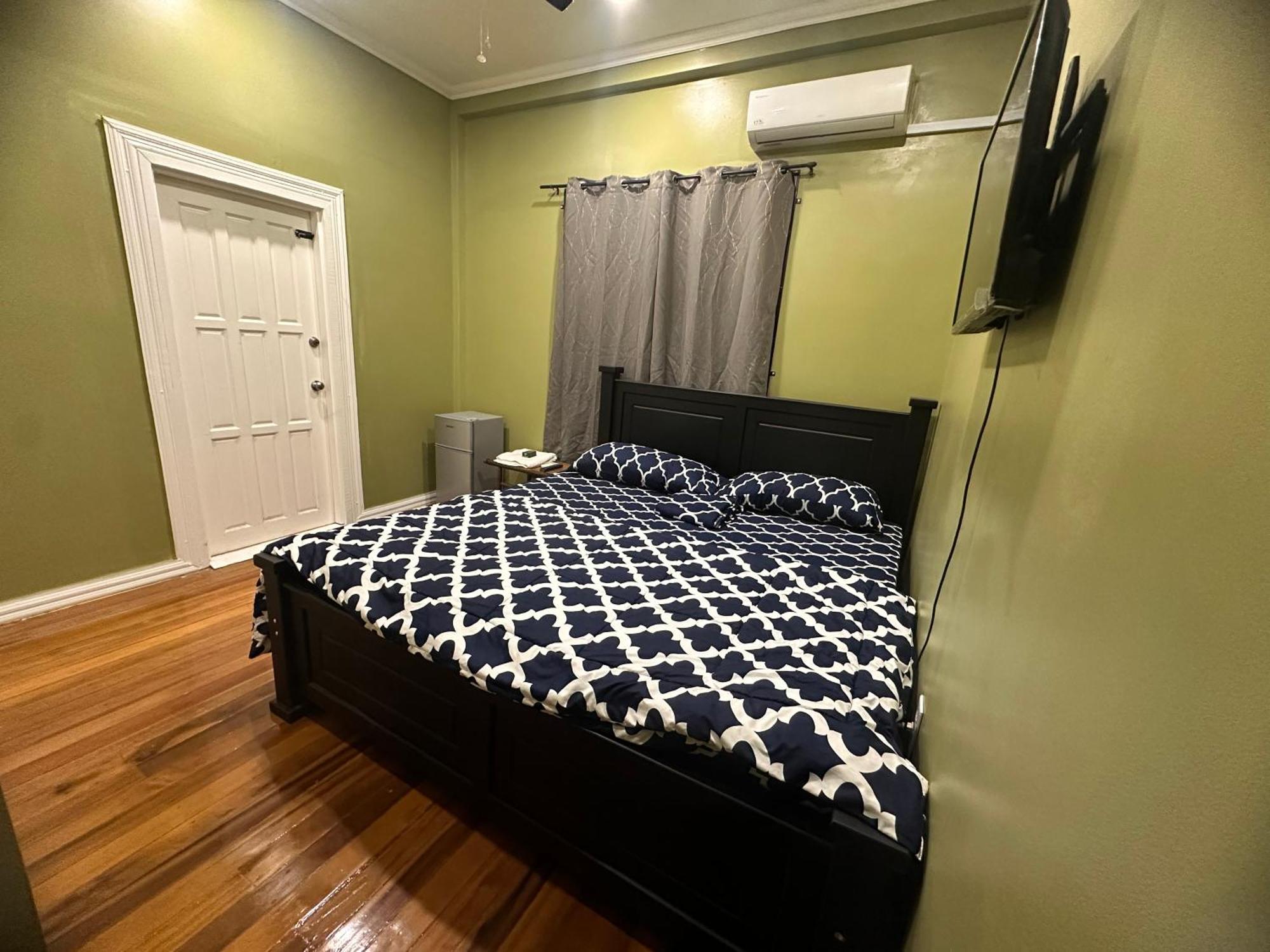 Hollywood Guesthouse 乔治敦 外观 照片