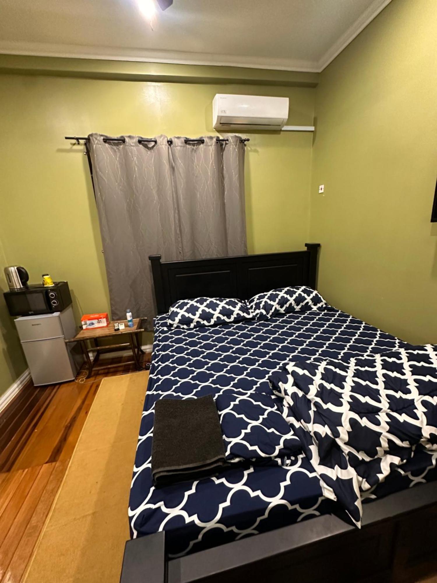 Hollywood Guesthouse 乔治敦 外观 照片