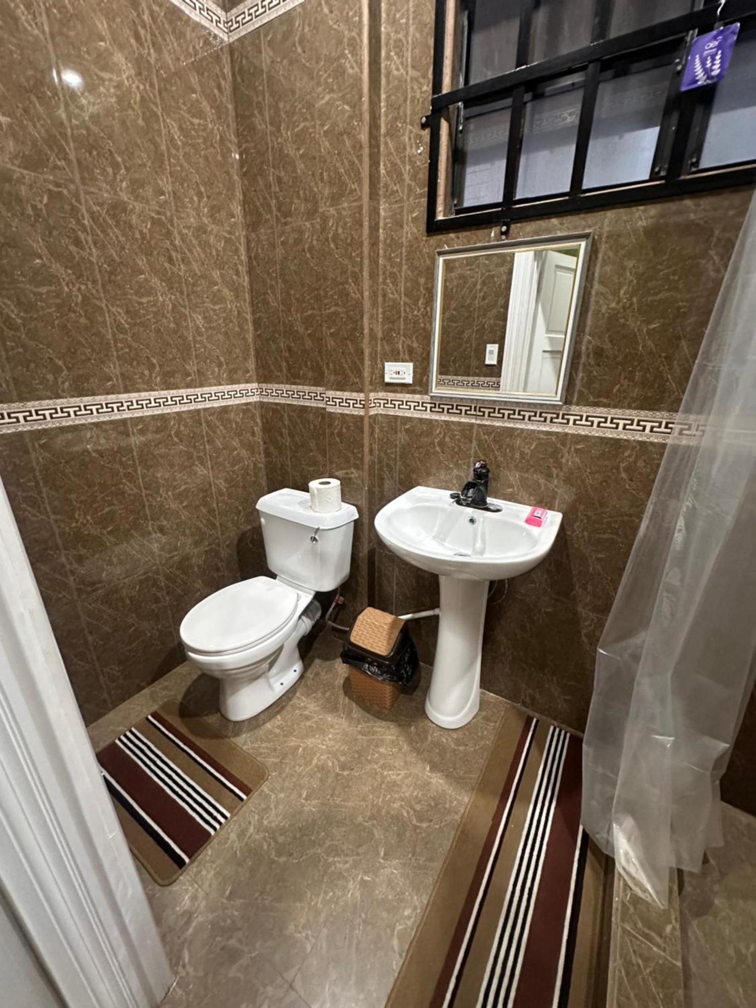 Hollywood Guesthouse 乔治敦 外观 照片