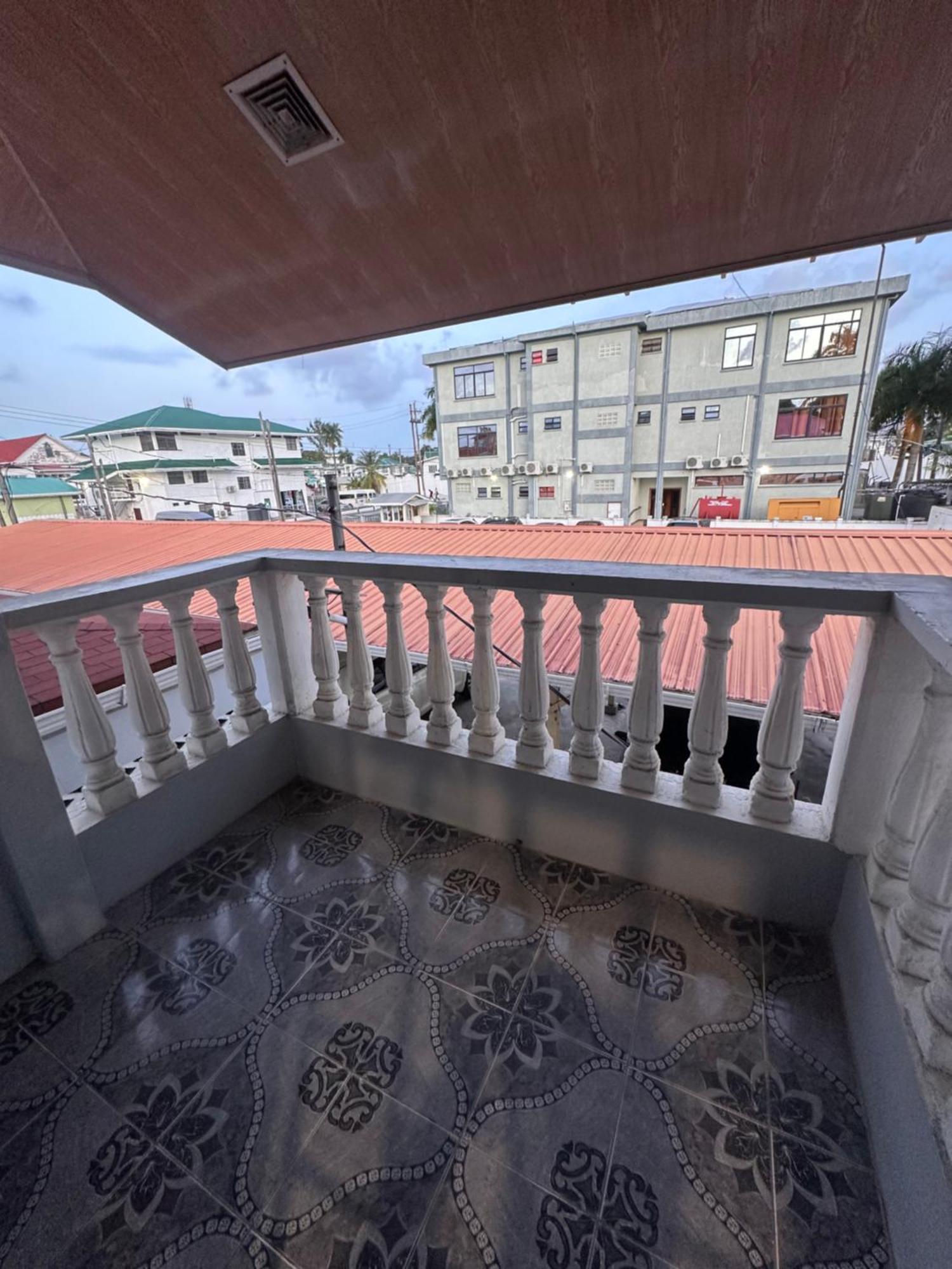 Hollywood Guesthouse 乔治敦 外观 照片