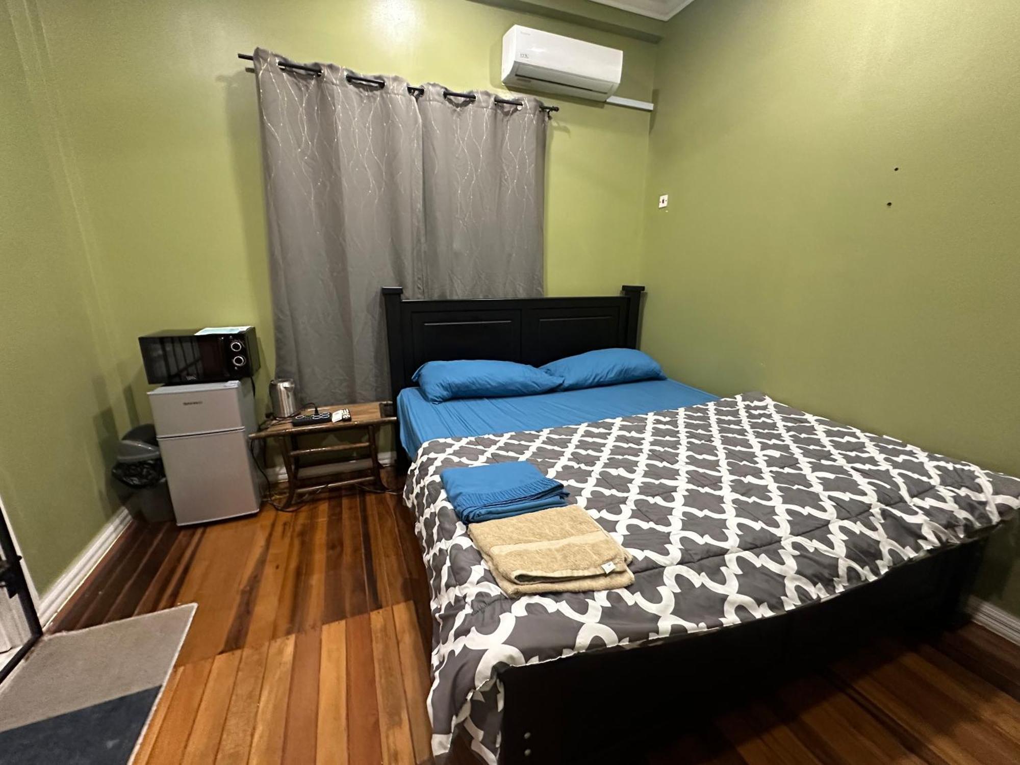 Hollywood Guesthouse 乔治敦 外观 照片